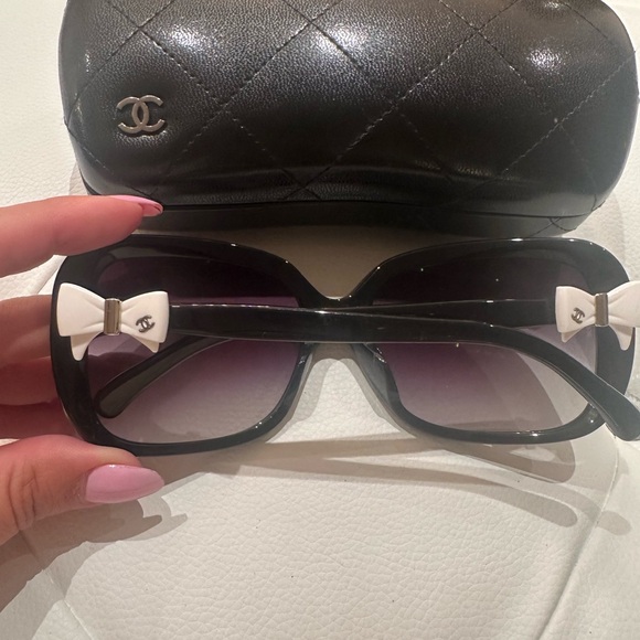 CHANEL SUNGLASSES OVERSIZD WHITE BOW RECTANGLE - Picture 9 of 11